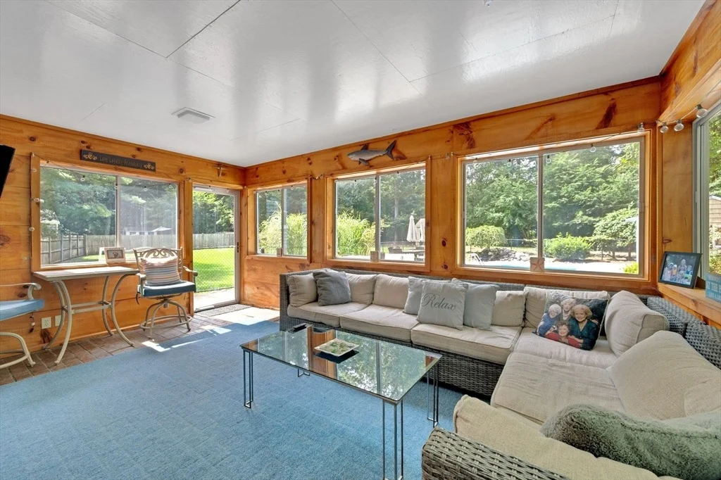 Photo of 86 Edgewater Dr