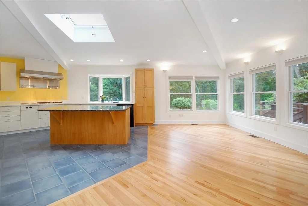 Photo of 297 Laws Brook Rd