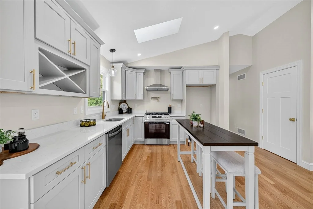 Photo of 48 Valley View Dr