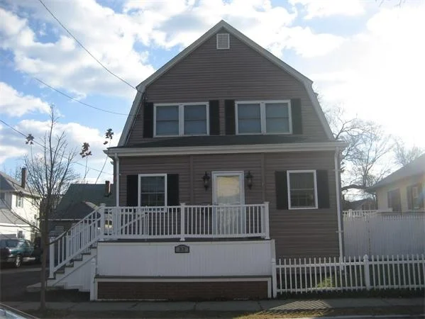Photo of 33 Conant Rd