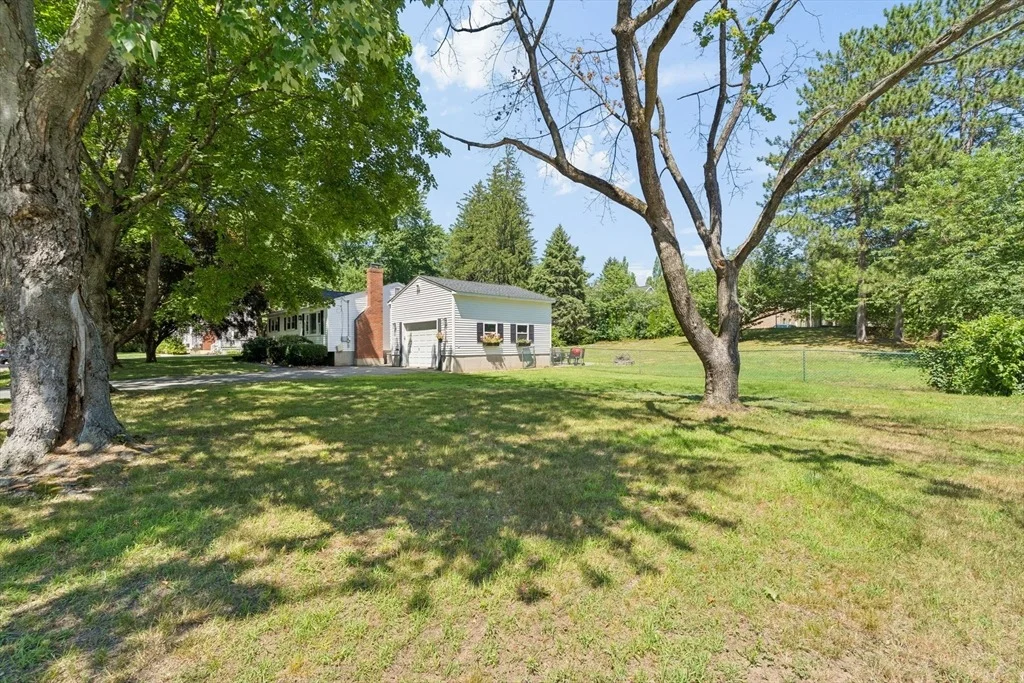 Photo of 83 Colgate Dr