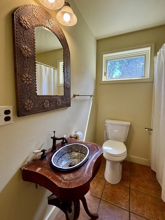 Photo of 1450 West Road