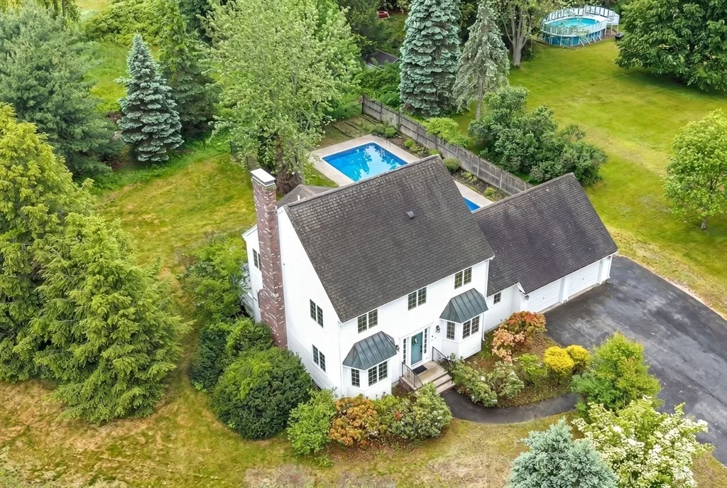 Photo of 4 Meadow Dr