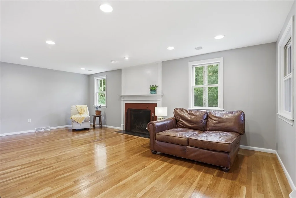 Photo of 39 Ethan Allen Dr.