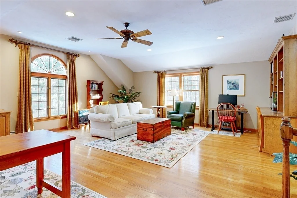 Photo of 1 Chestnut Ln