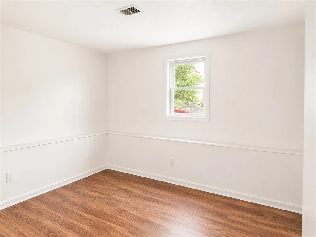 Photo of Unit 3 at 526 Third St