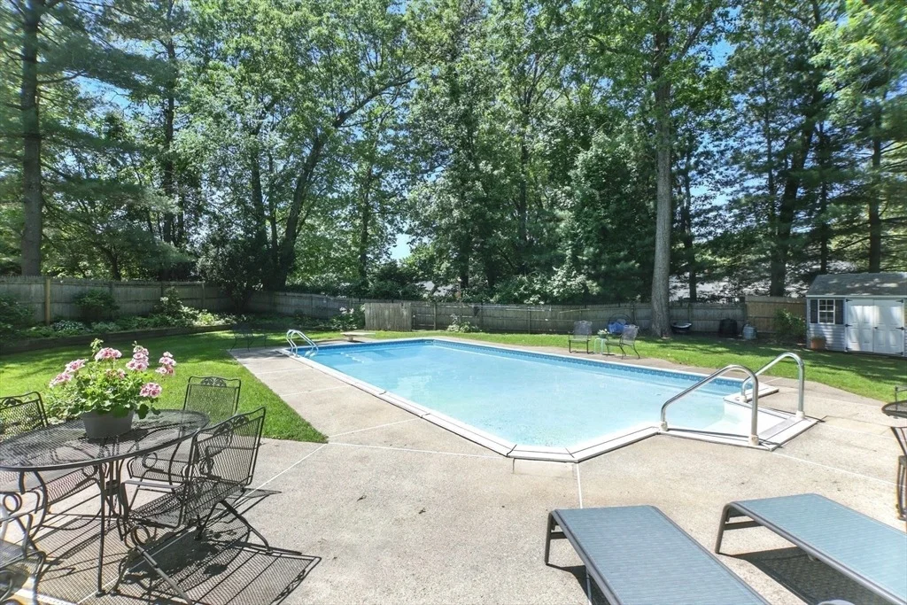 Photo of 230 Meadowlark Dr