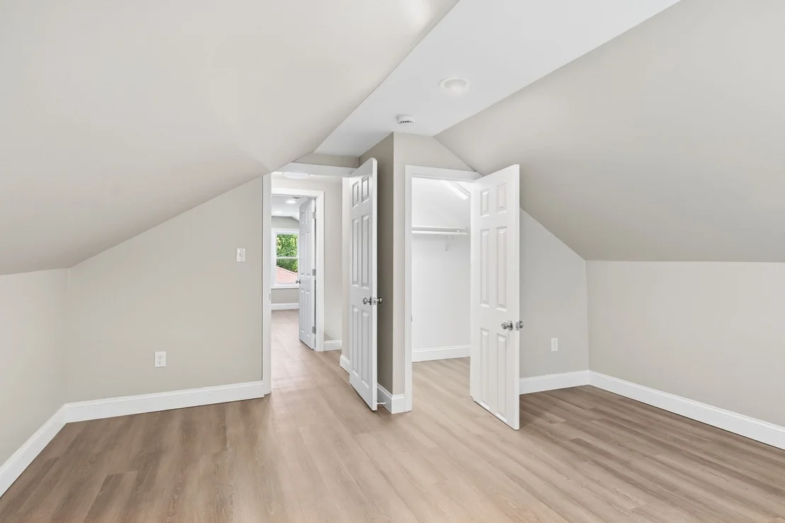 Photo of 1078 Granby Rd