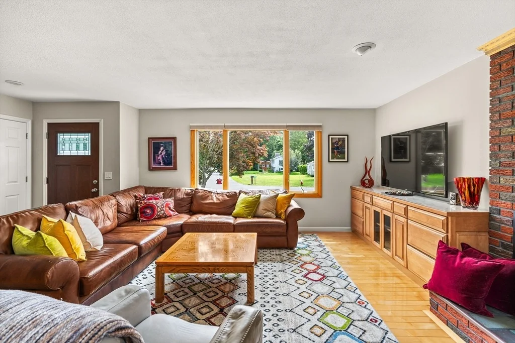 Photo of 6 Russell Ln