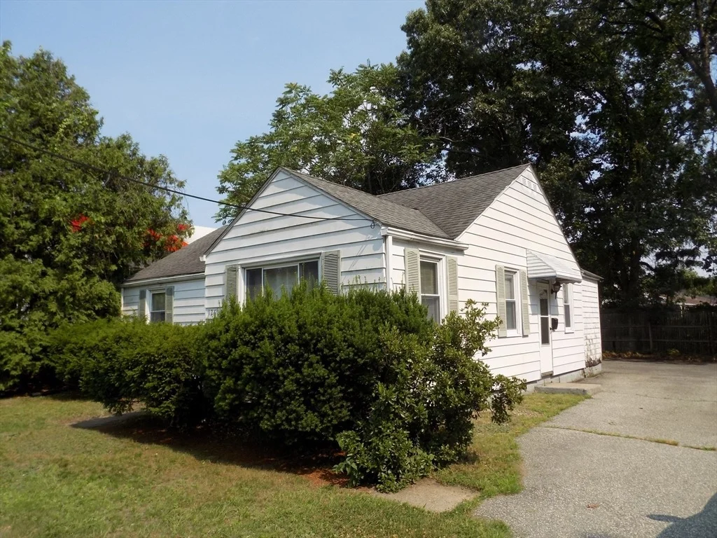 Photo of 1261 Page Blvd