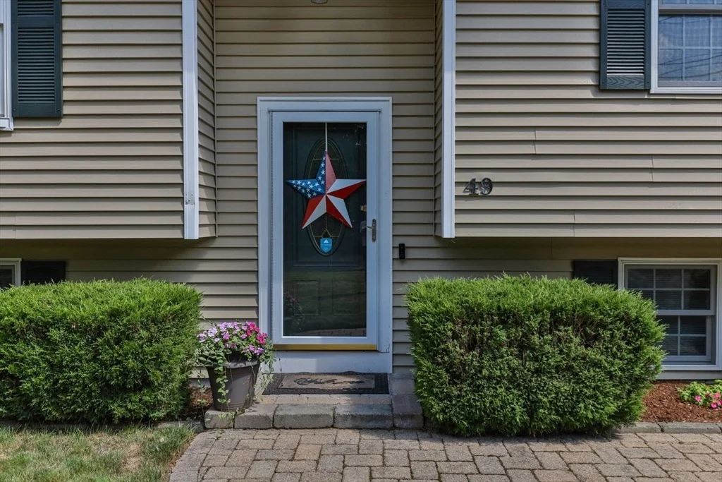 Photo of 49 Edgewater Way