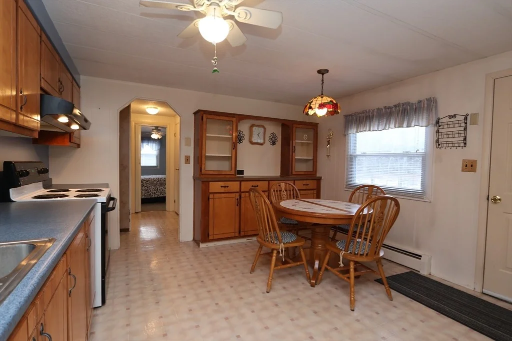 Photo of 911 Camelot Dr
