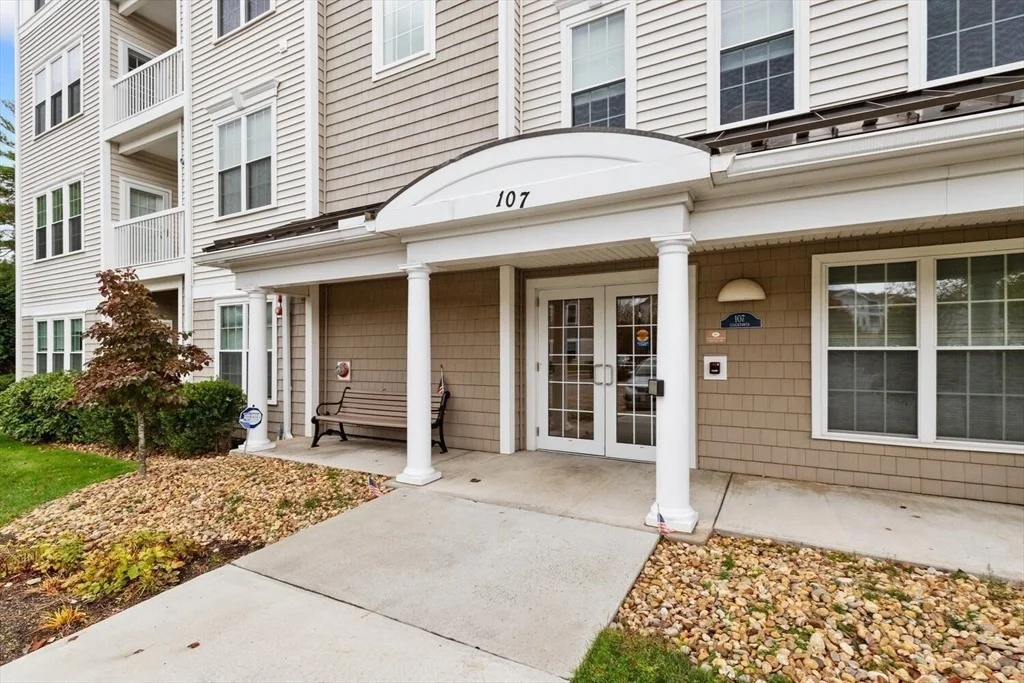 Photo of Unit 3302 at 107 Clocktower Dr