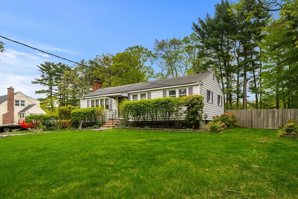 Photo of 11 Dadant Dr