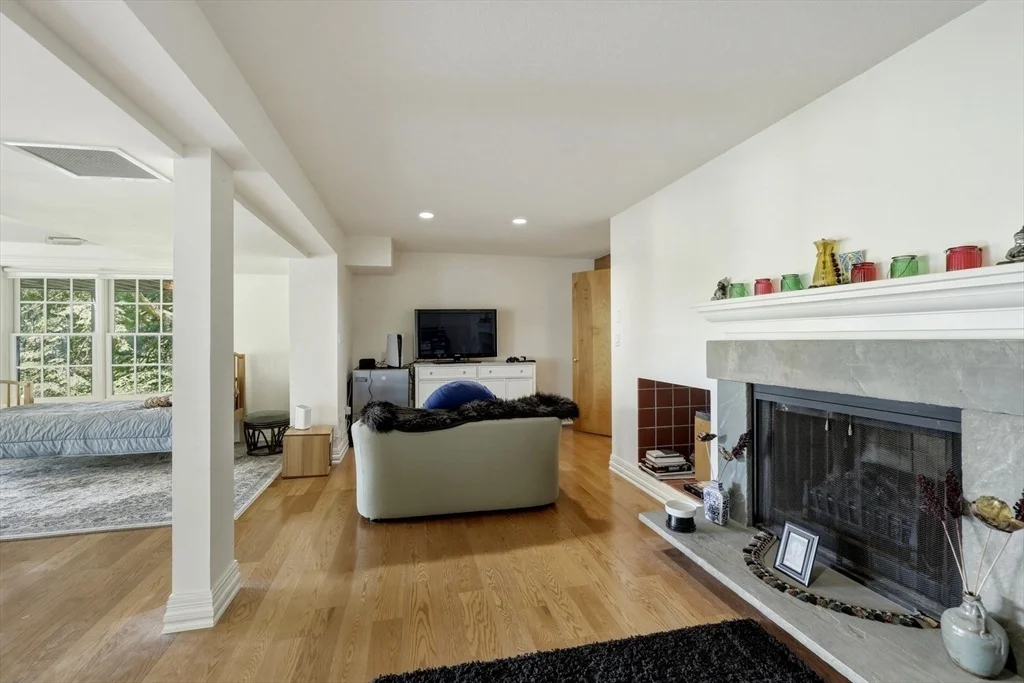 Photo of 10 Cortland Dr