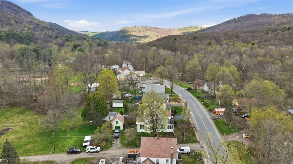Photo of 84 Middlefield Rd