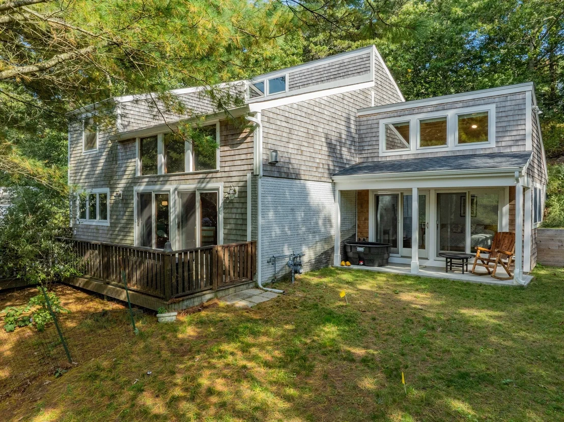 Photo of 136 N Pond Dr
