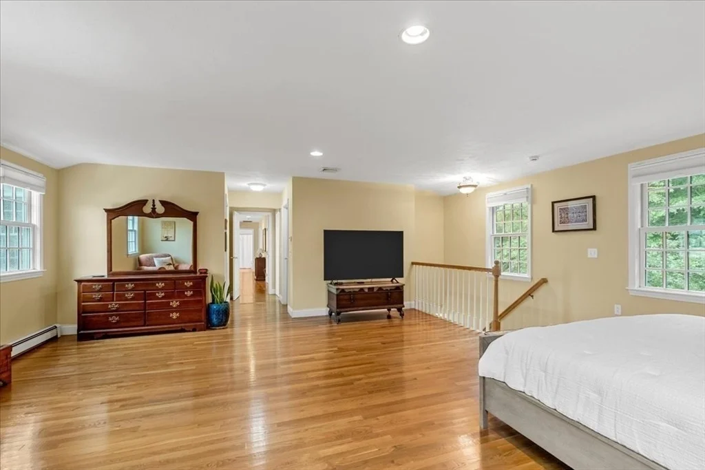 Photo of 14 Windward Ln