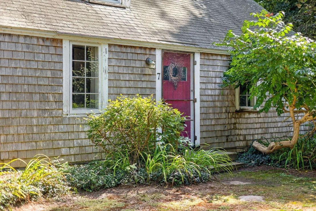 Photo of 7 Carmen Ln