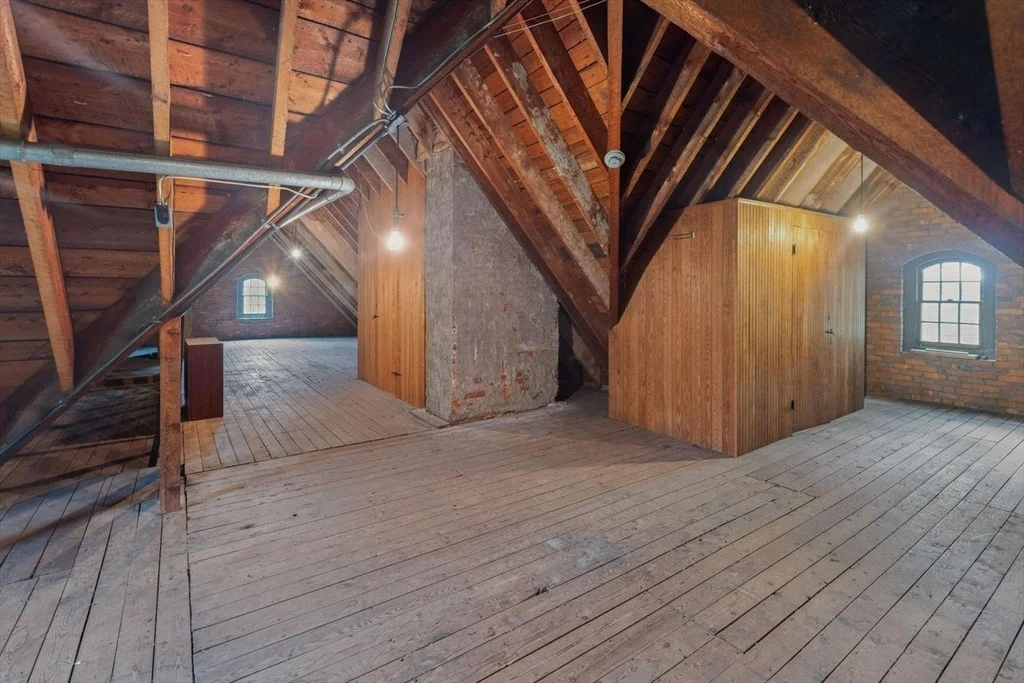 Photo of 82 River Rd