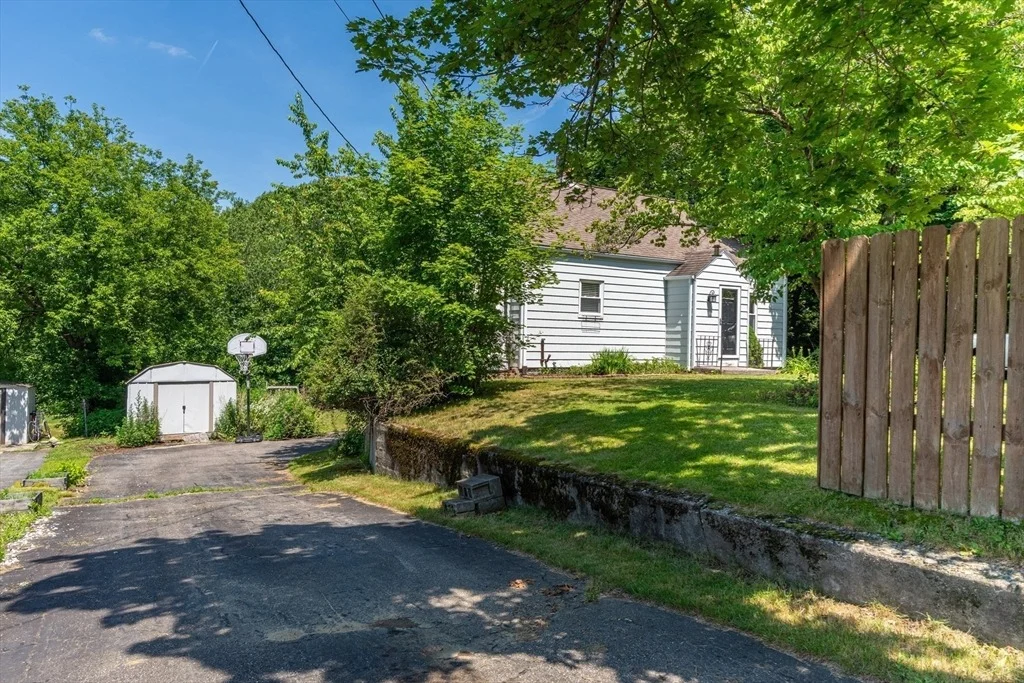 Photo of 152 Southbridge Rd