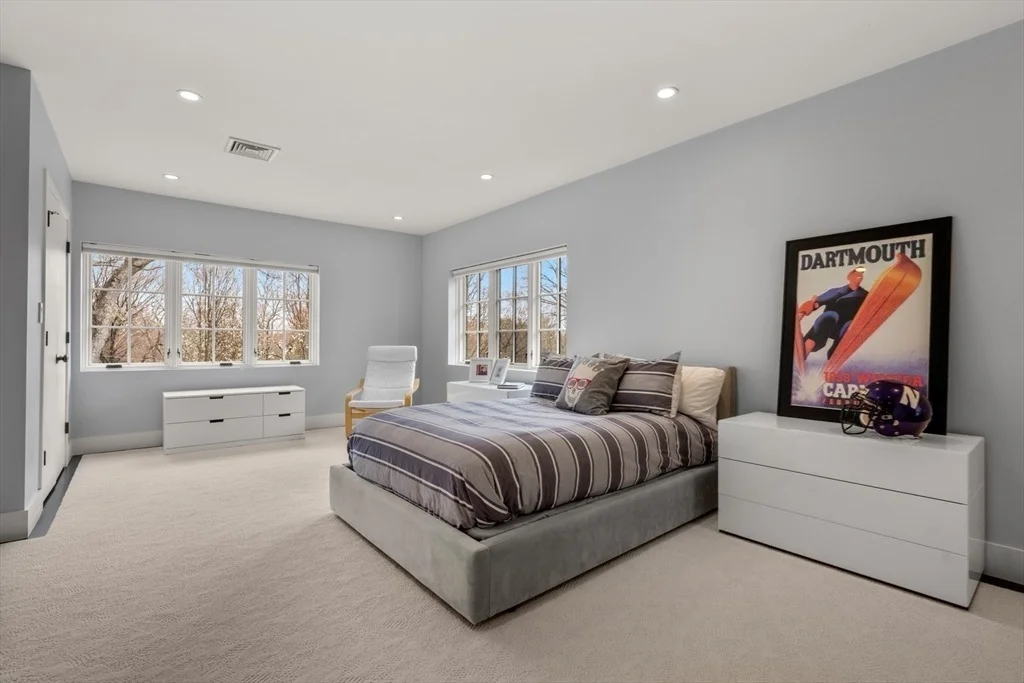 Photo of 44 Meadowbrook Road