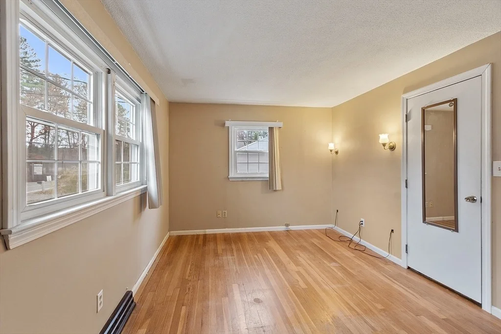 Photo of 927 Main St