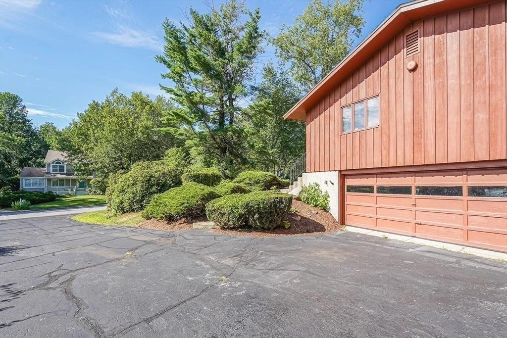 Photo of 17 Crowningshield Dr