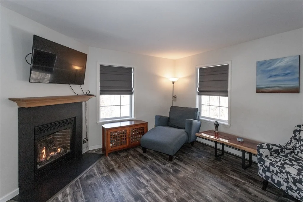 Photo of 497 Riverside Dr