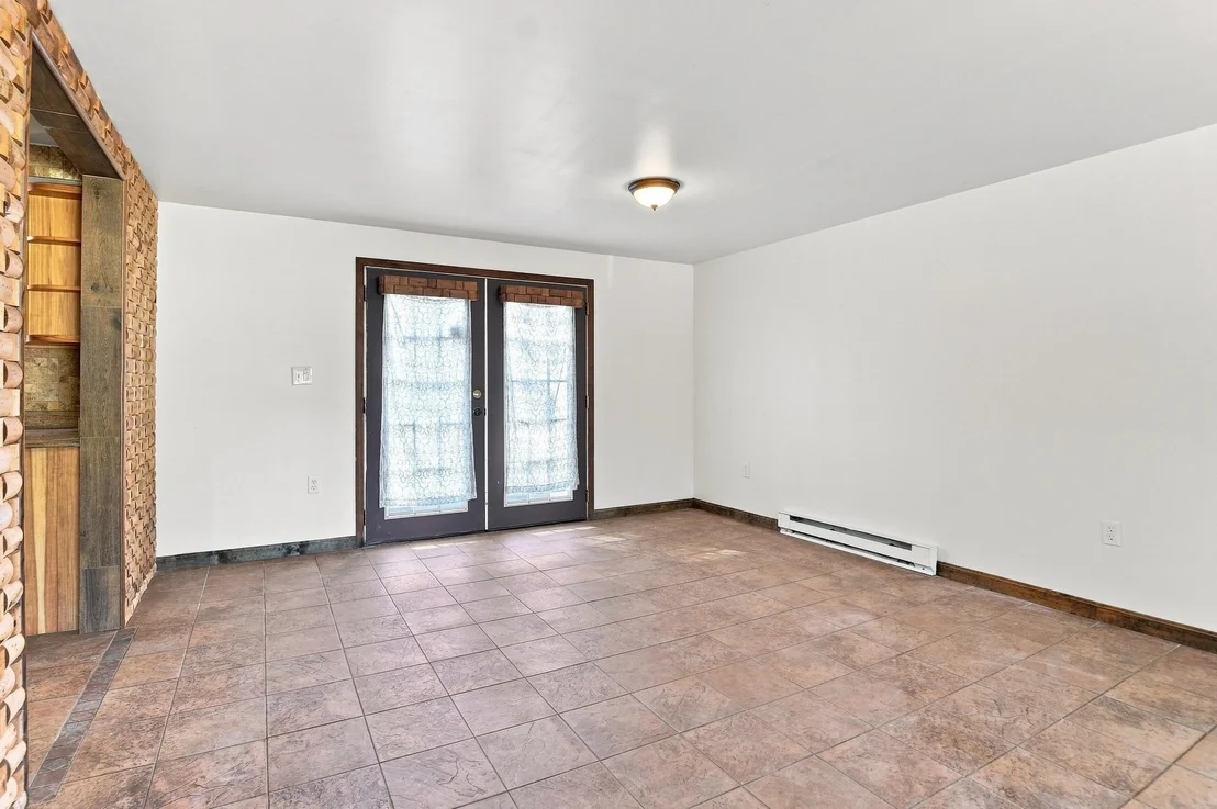 Photo of 65 Paris Avenue