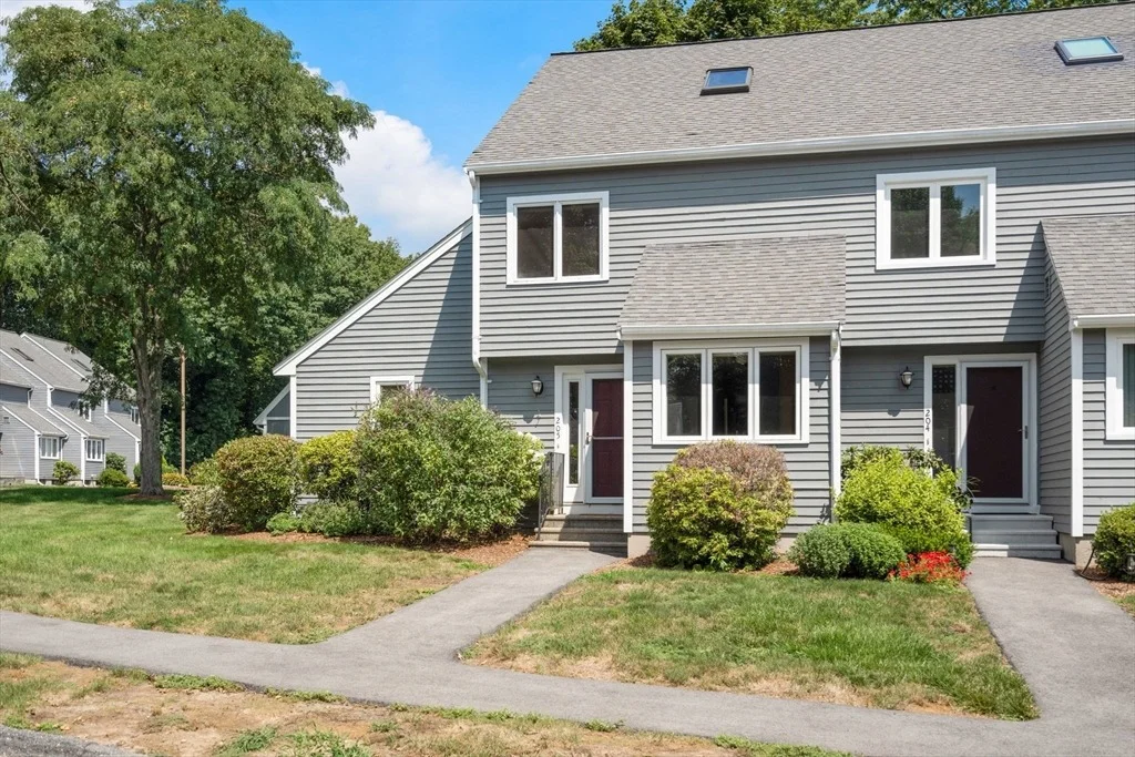 Photo of Unit 205 at 31 Blithewood Ave