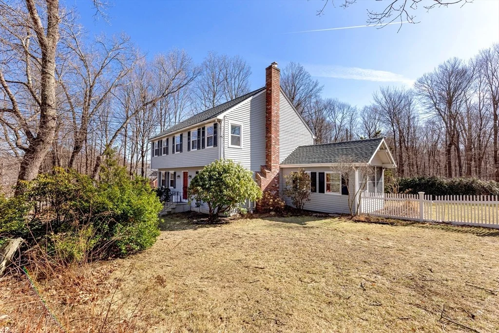 Photo of 886 Salem End Rd