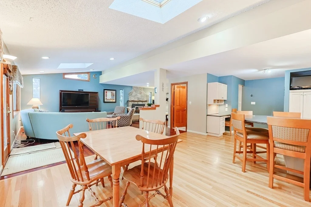 Photo of 18 Sherborne Cir
