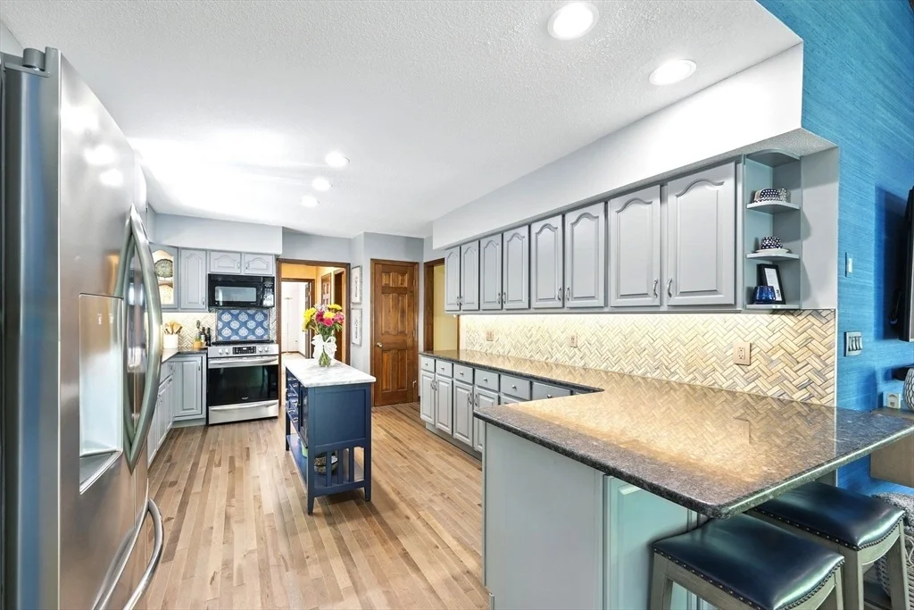 Photo of 2 Cedar Oak Dr