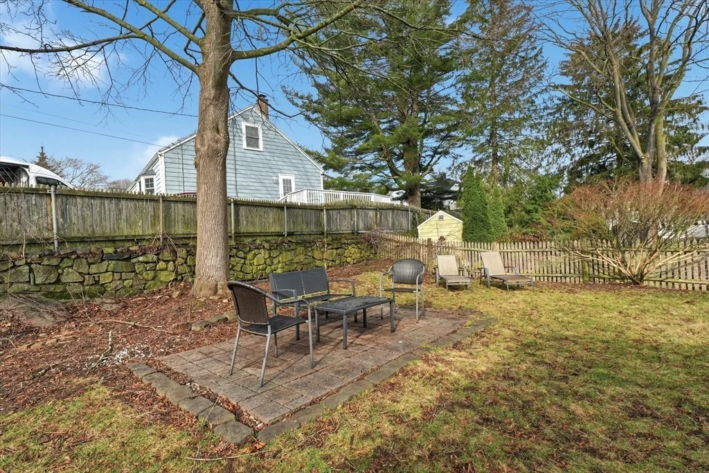 Photo of 9 Pinewood Ave