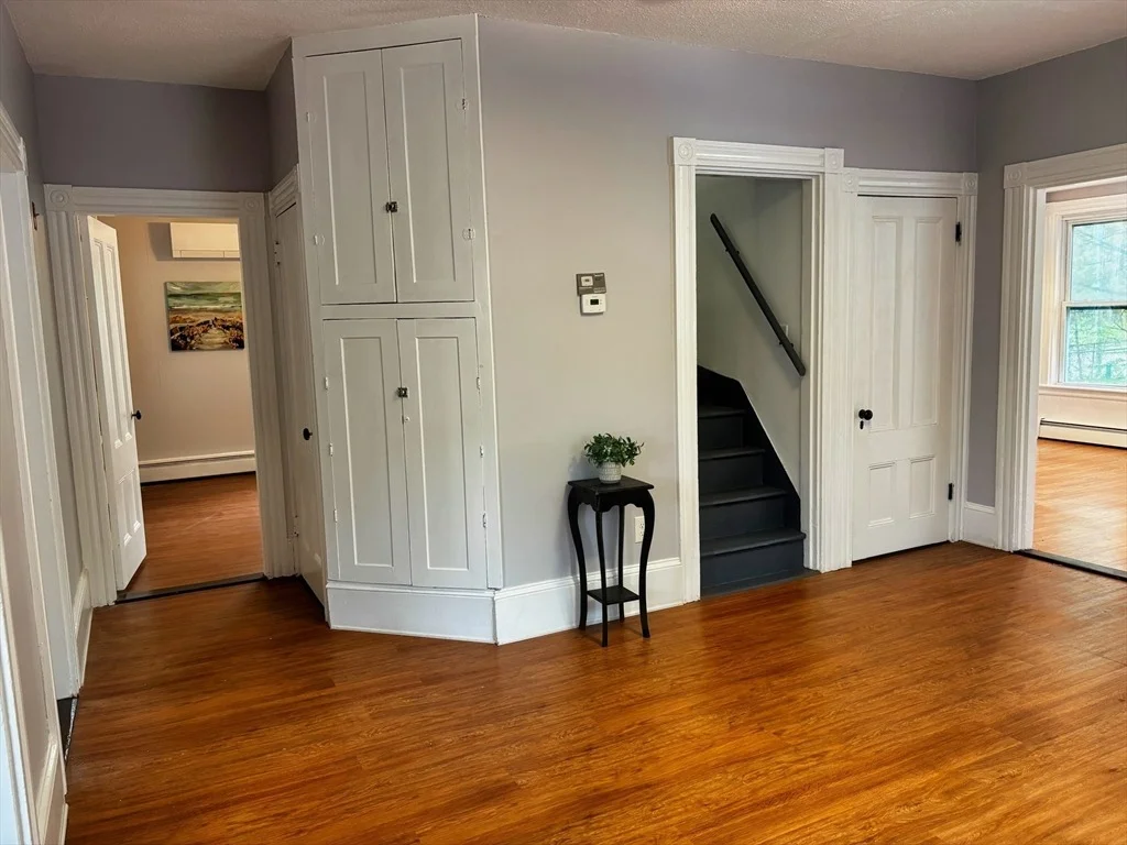 Photo of 1048 Main St