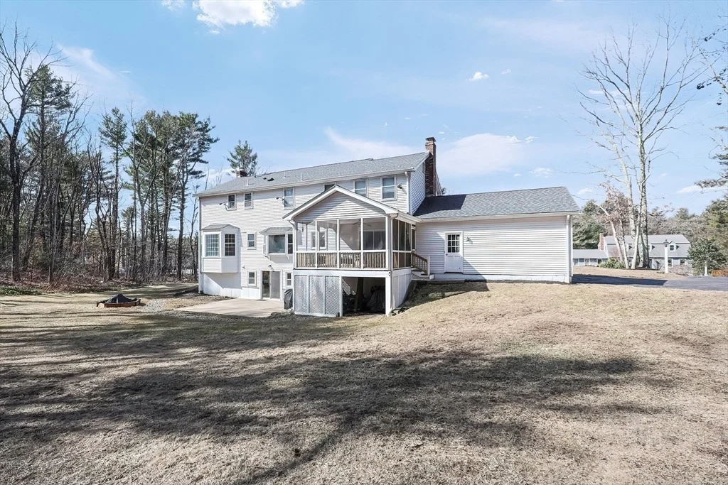 Photo of 8 Chickering Ln