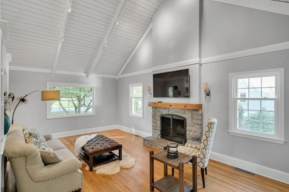 Photo of 8 Barry Dr