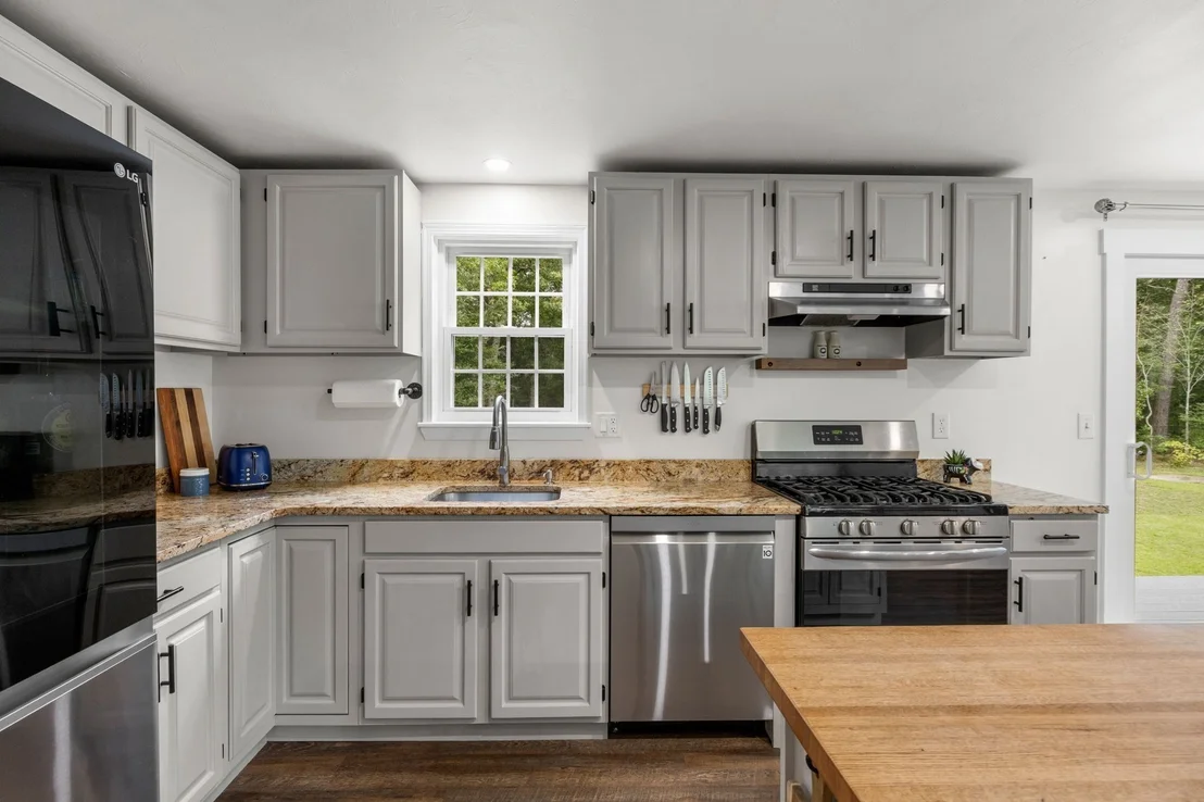 Photo of 34 Commodore Ln