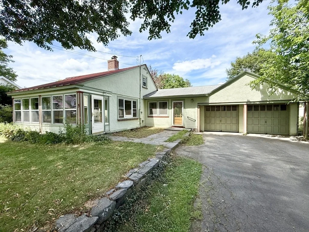 Photo of 9 Eastern Ave