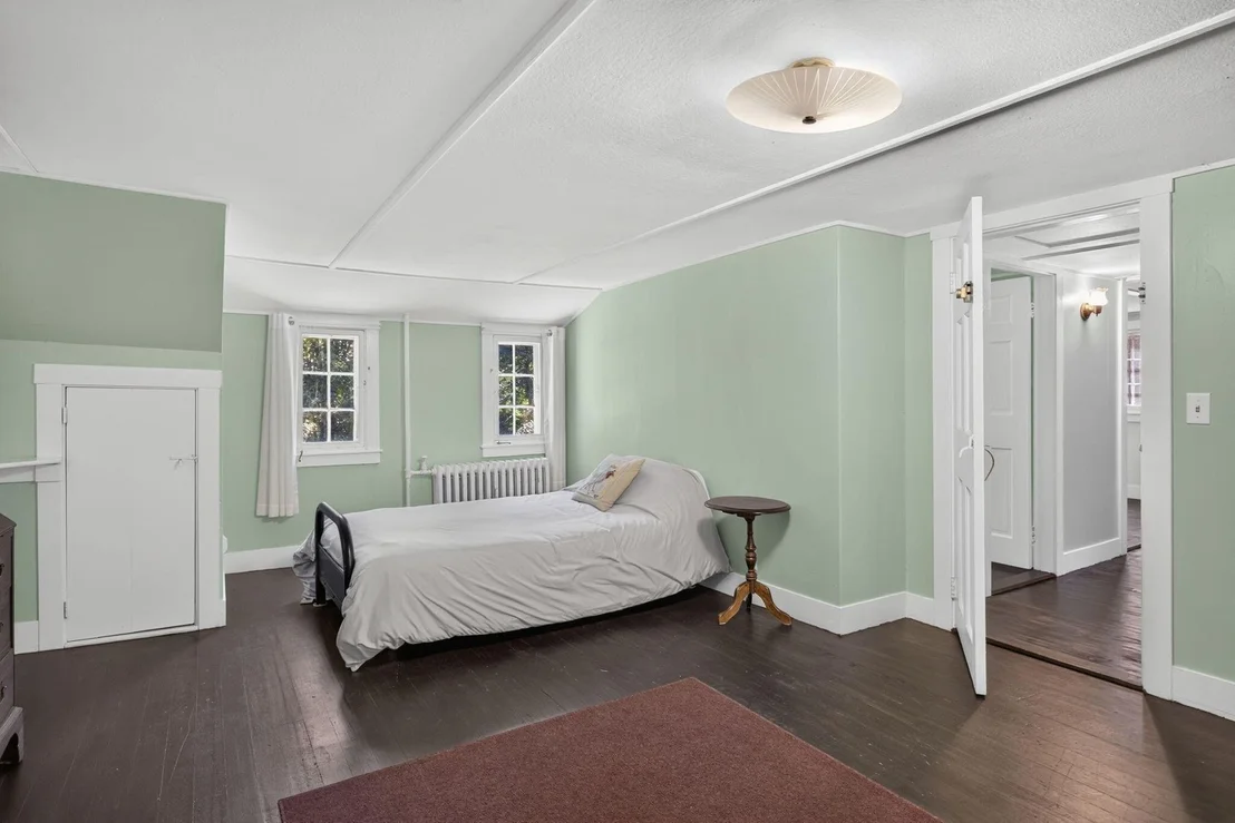 Photo of 7 Carmen Ln