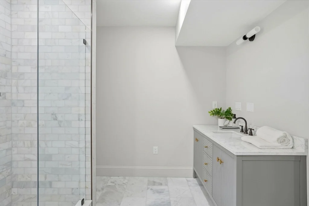 Photo of 9 Lovis Ave