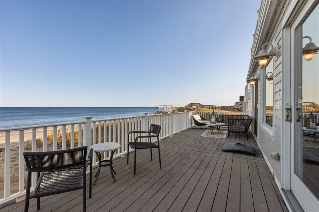 Photo of 360 N End Blvd