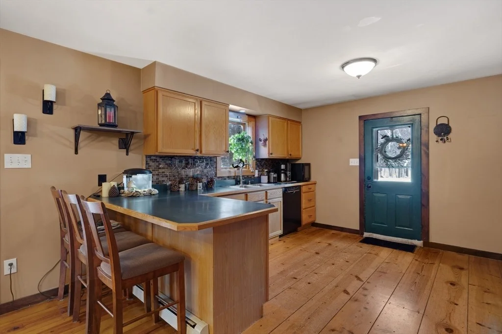 Photo of 593 Woodmere Rd