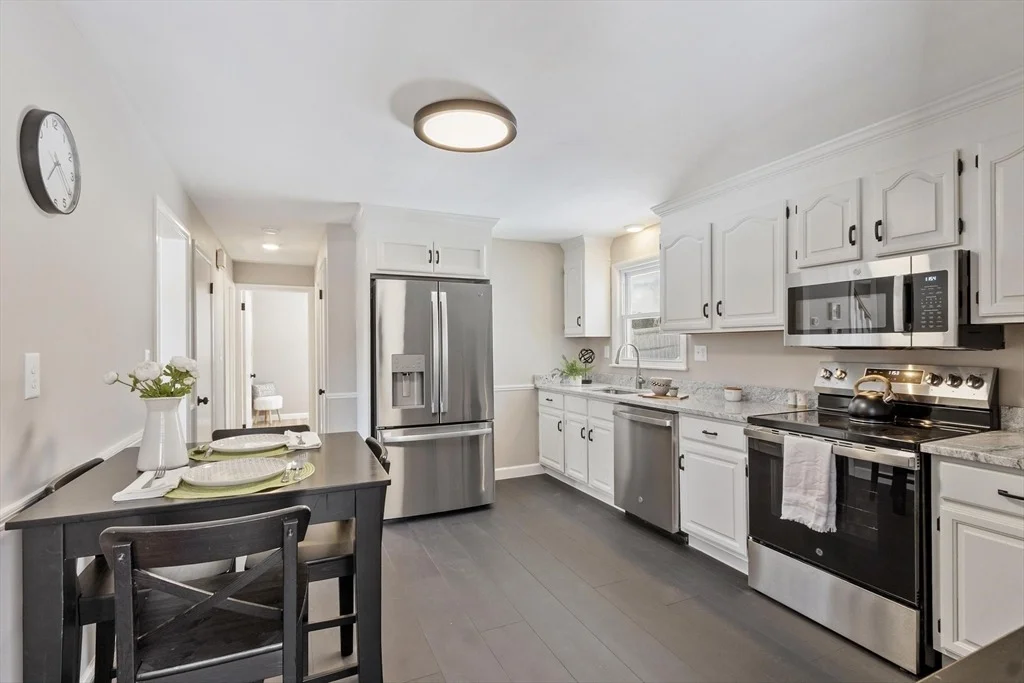 Photo of 6 Meadowbrook Dr