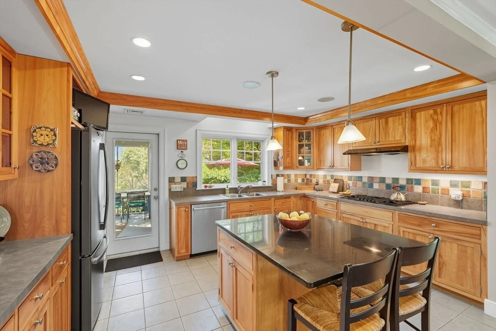 Photo of 901 Roaring Brook Road