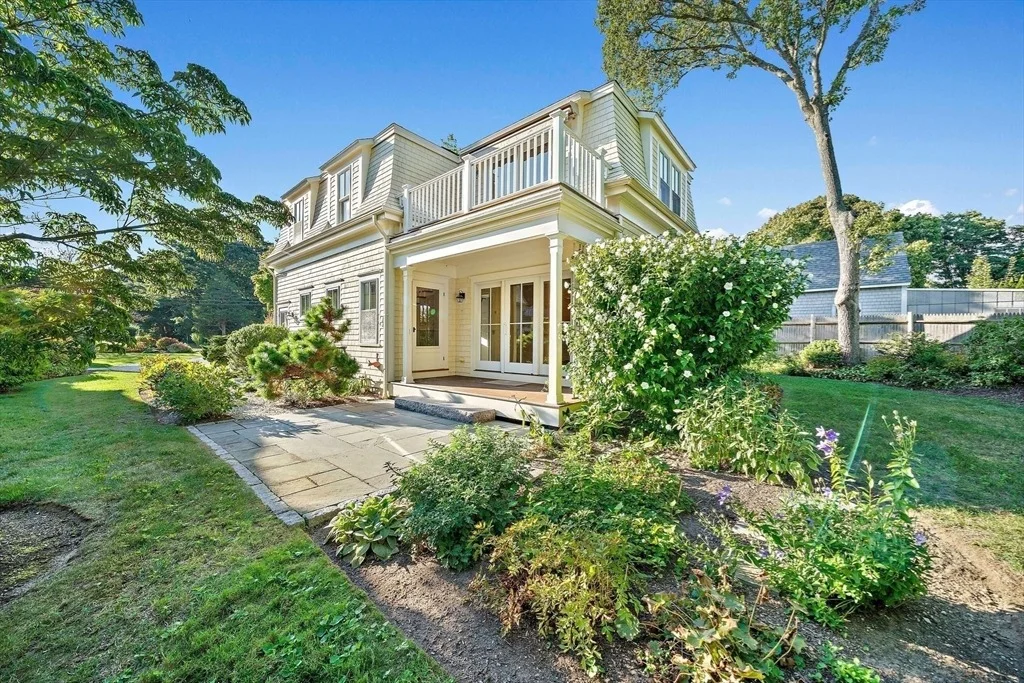 Photo of 1220 Main St