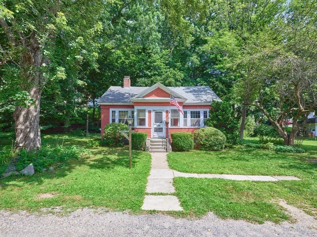 Photo of 34 Tiverton Parkway