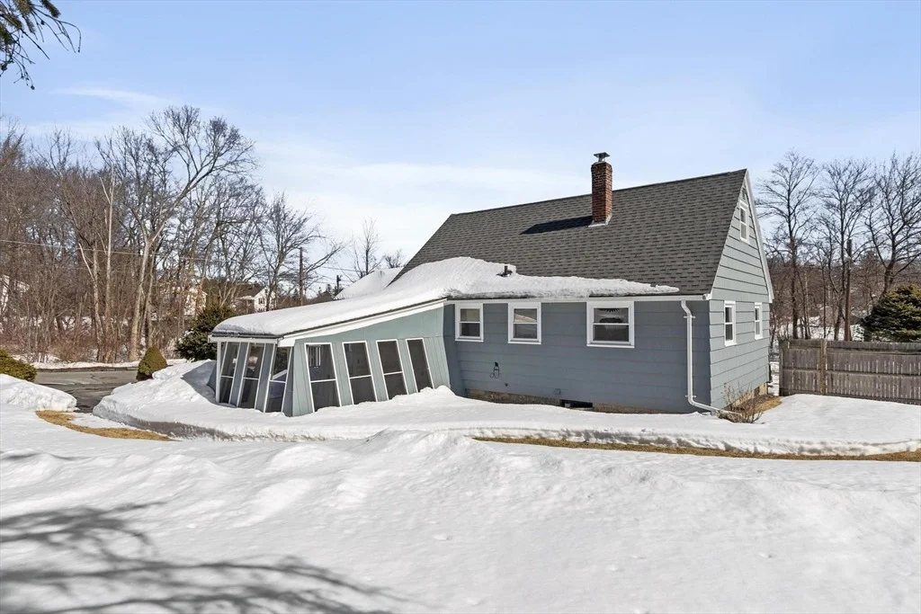 Photo of 6 Meadowbrook Dr