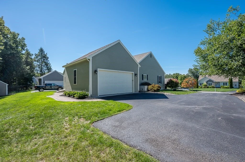 Photo of 81 Nicholas Dr